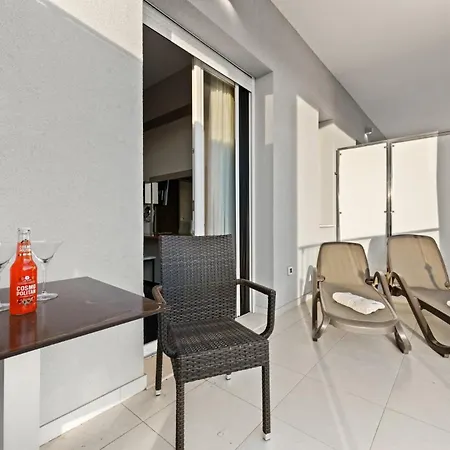 Modern Oasiss By Istrabook Hotel