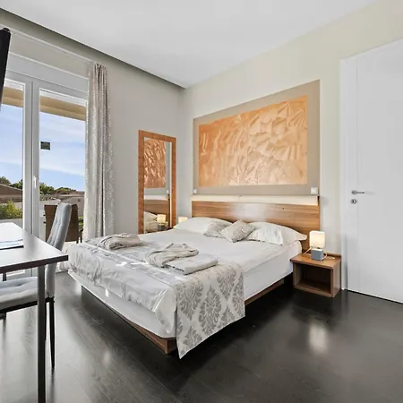Modern Oasiss By Istrabook Hotel