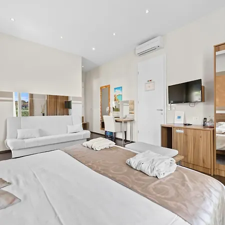 Modern Oasiss