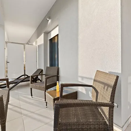 Modern Oasiss By Istrabook Hotel Pola