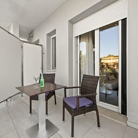 Modern Oasiss By Istrabook Hotel Pola